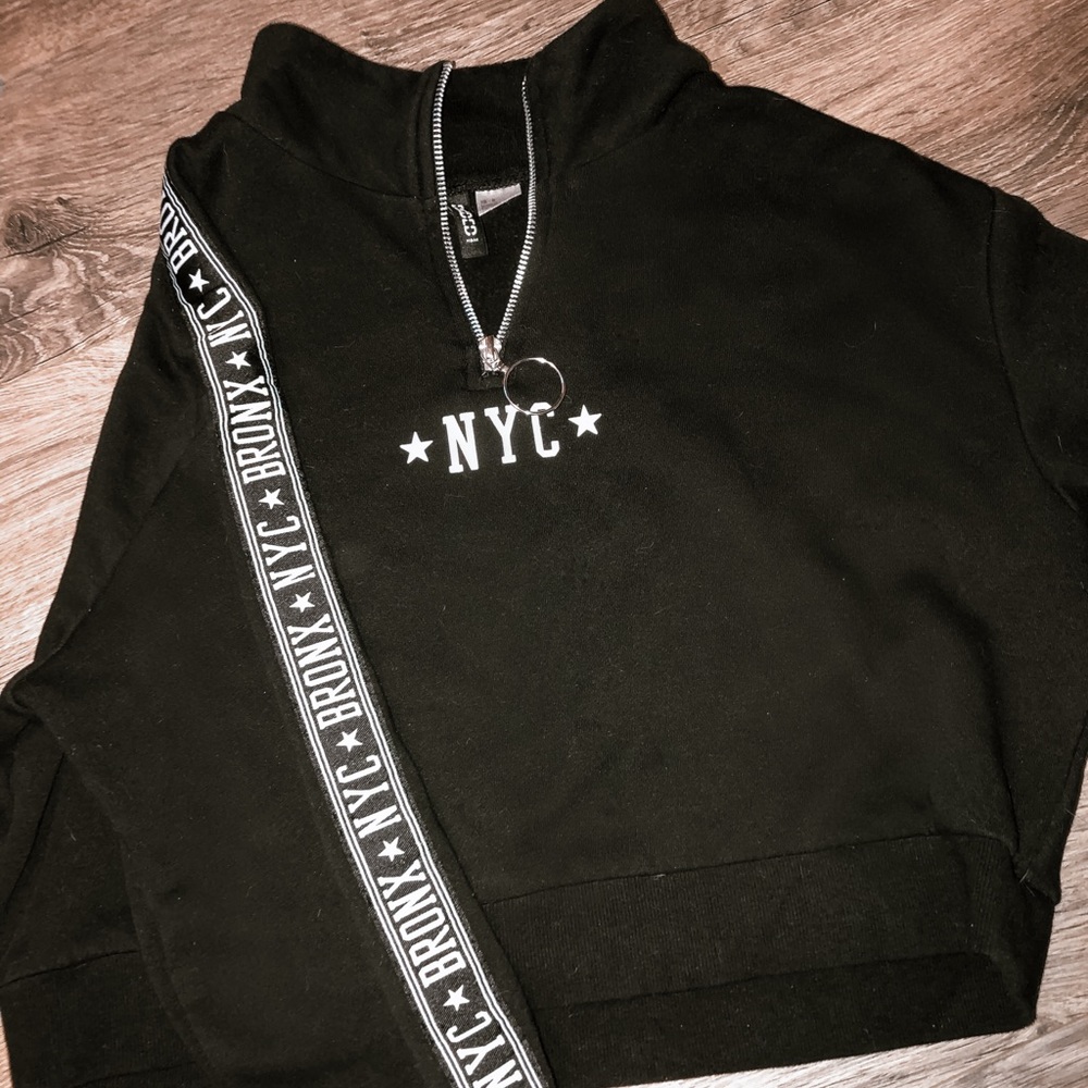 Black Divided crop top from H&M